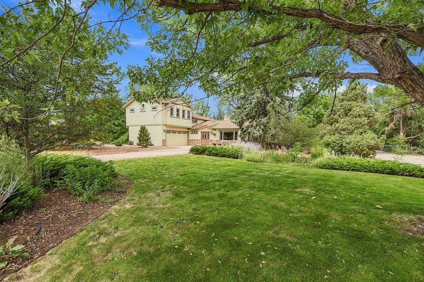 Front at 6225 Misty Way, Longmont, CO 80503-8895, listed by Valerie Cannistraro