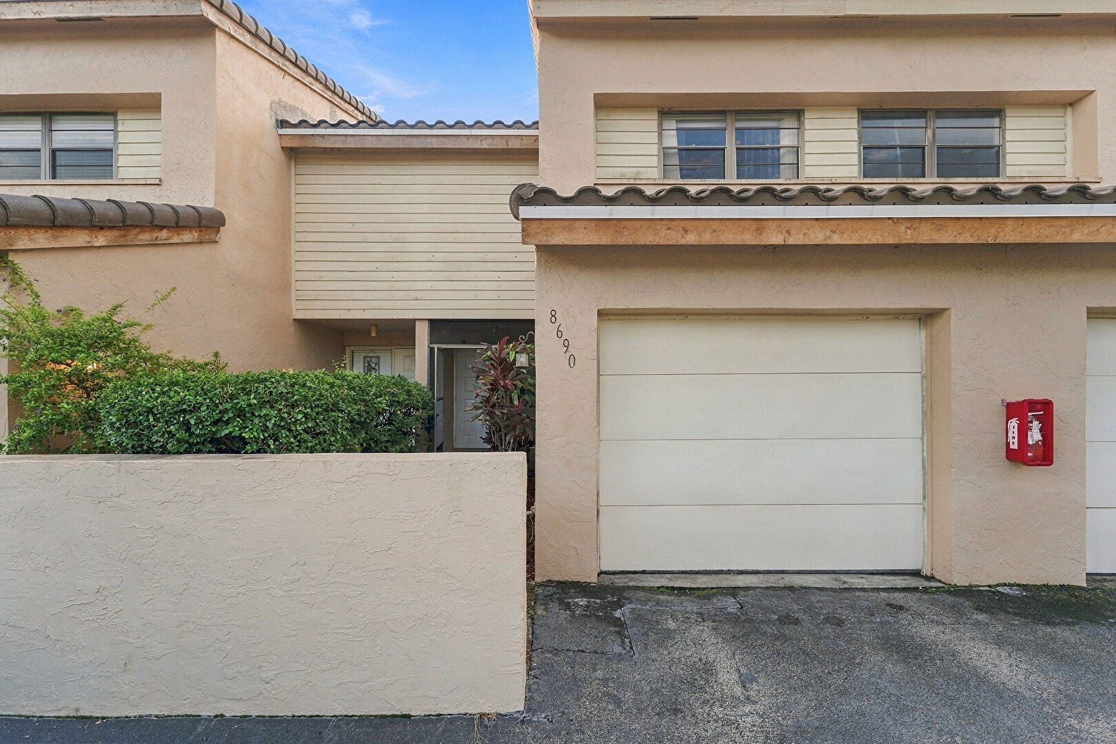 Living Room at 8690 Northwest 40th Street, Coral Springs, FL 33065, listed by Katherine Lizana