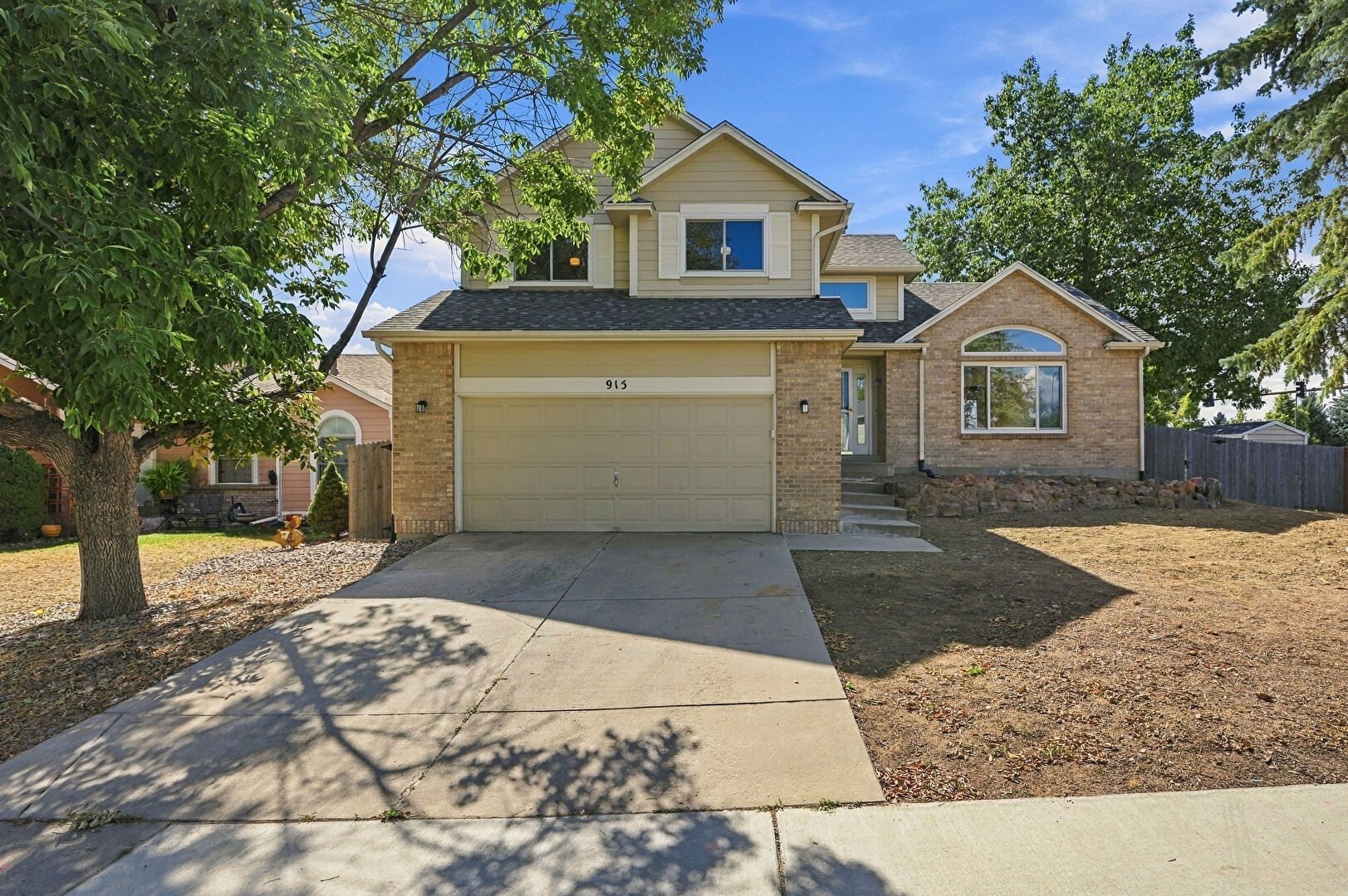 Garage at 915 West Chestnut Circle, Louisville, CO 80027, listed by Rebecca Saenz