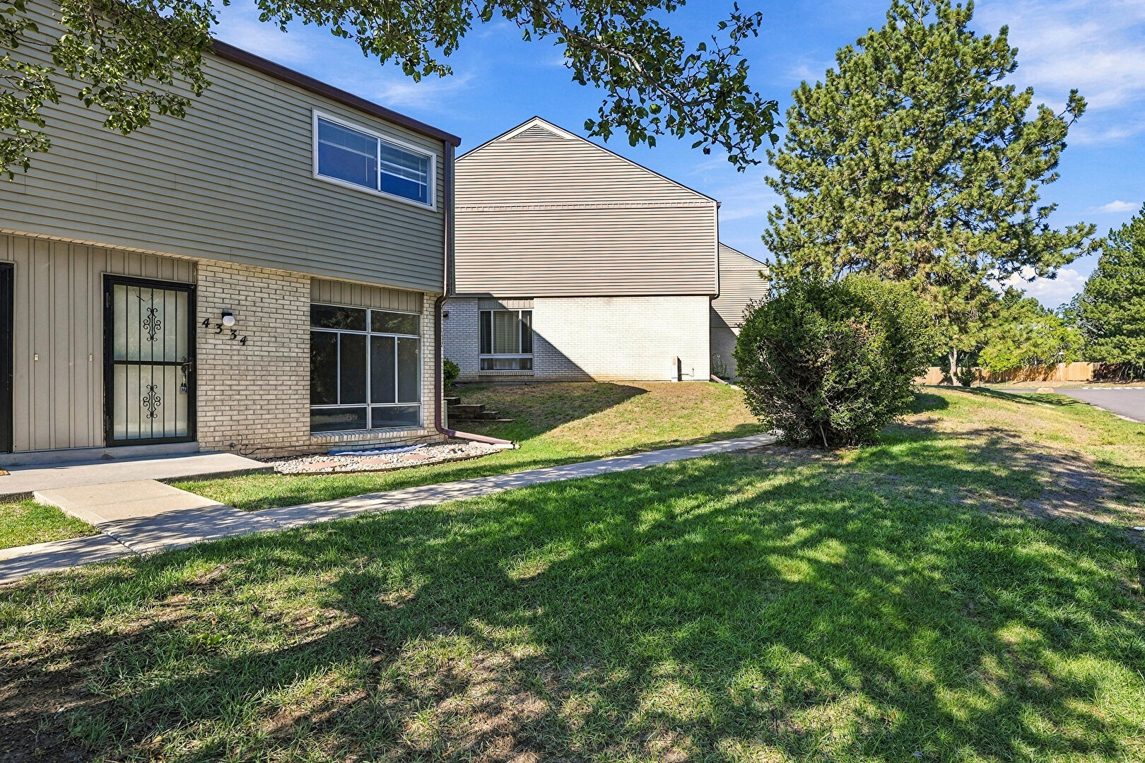 Front at 4334 W Pondview Drive, Littleton, CO 80123, listed by Taylor Haas