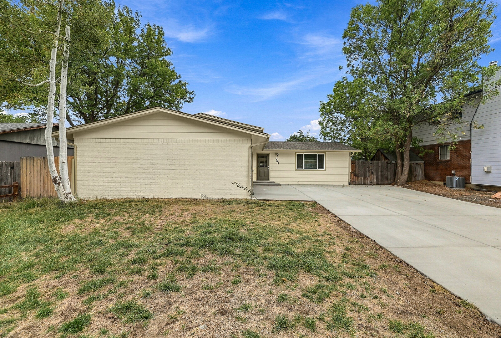 Front at 966 E 8th Avenue, Broomfield, CO 80020, listed by Soraida Montano, MLS ID: 8648549