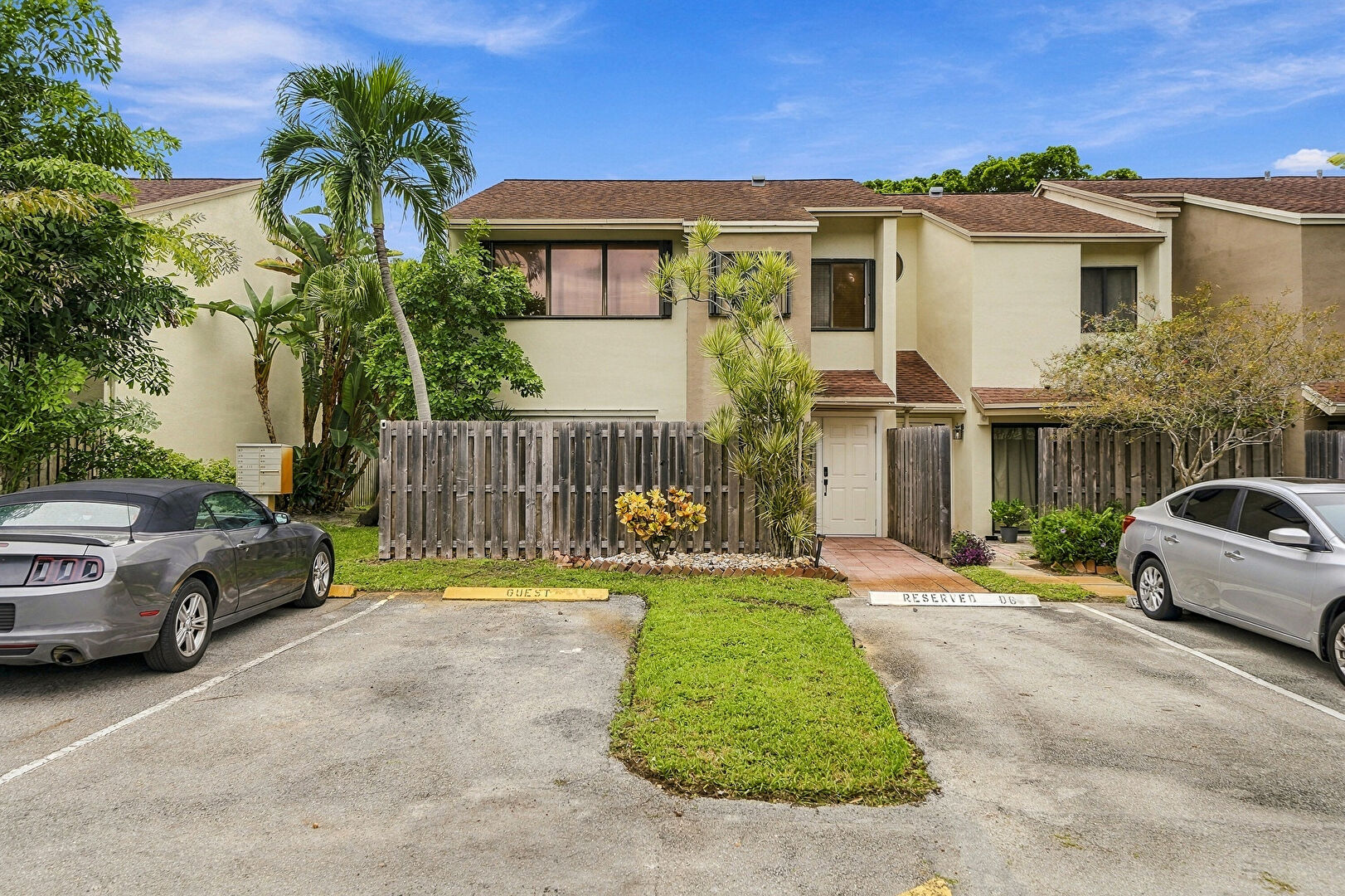Front at 341 City View Drive, Fort Lauderdale, FL 33311, listed by Vilma Mansur