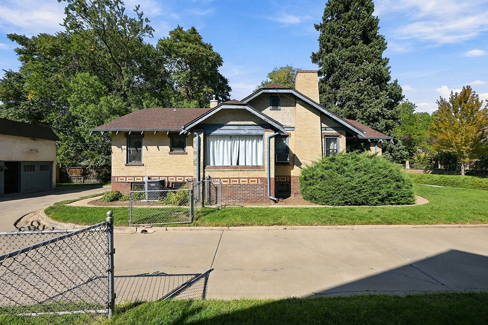 Front at 2233 South Logan Street, Denver, CO 80210, listed by Jody Sheahan