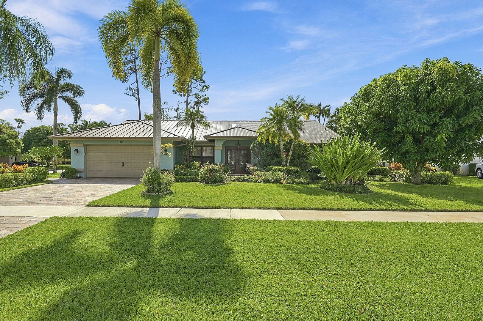 Front at 13629 Northumberland Circle, West Palm Beach, FL 33414, listed by Becky Urbina