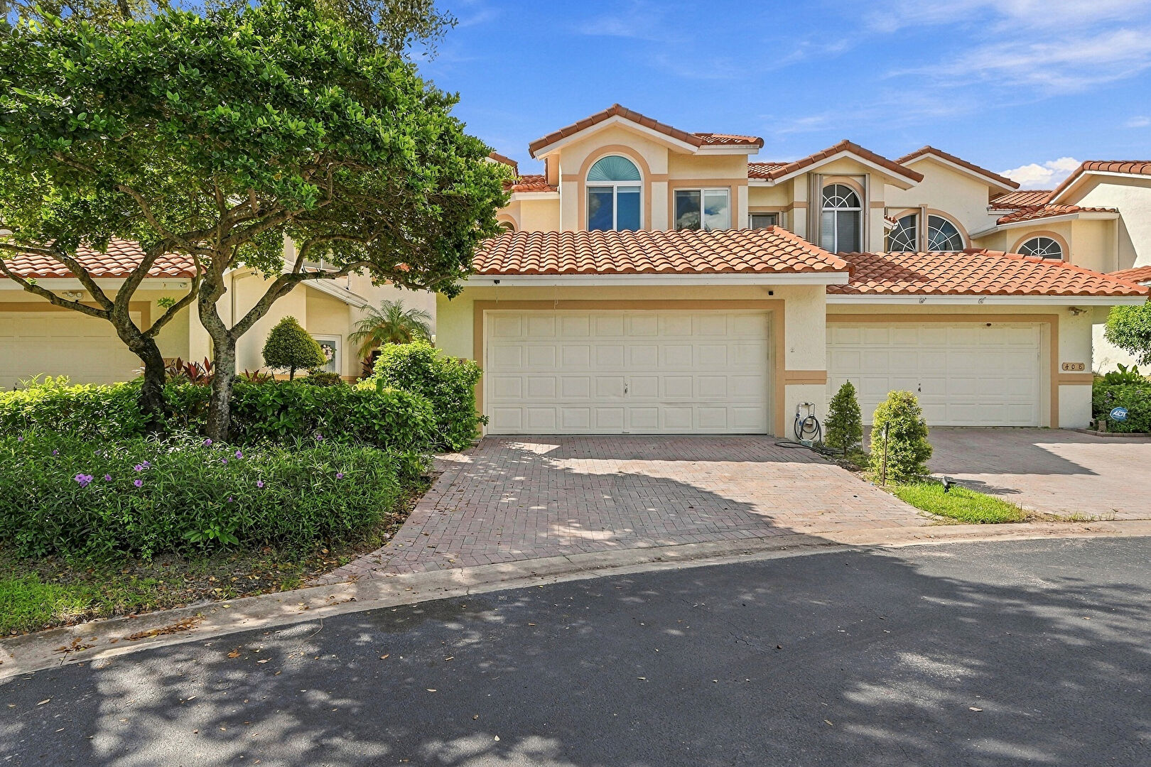 Front at 412 West Palm Aire Drive, Pompano Beach, FL 33069, listed by Barbie Secular, MLS ID: A12100110