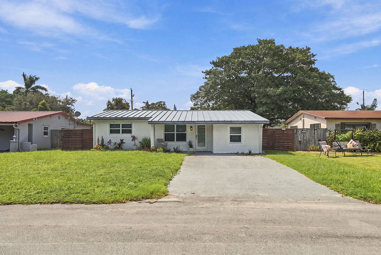 Front at 4649 Southwest 28th Avenue, Fort Lauderdale, FL 33312, listed by Ines Vegas