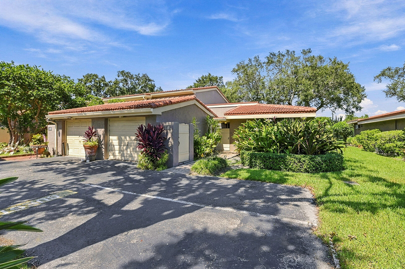 Front at 1101 Saint Andrews Road, Unit 4, Hollywood, FL 33021, listed by Barbara Feller