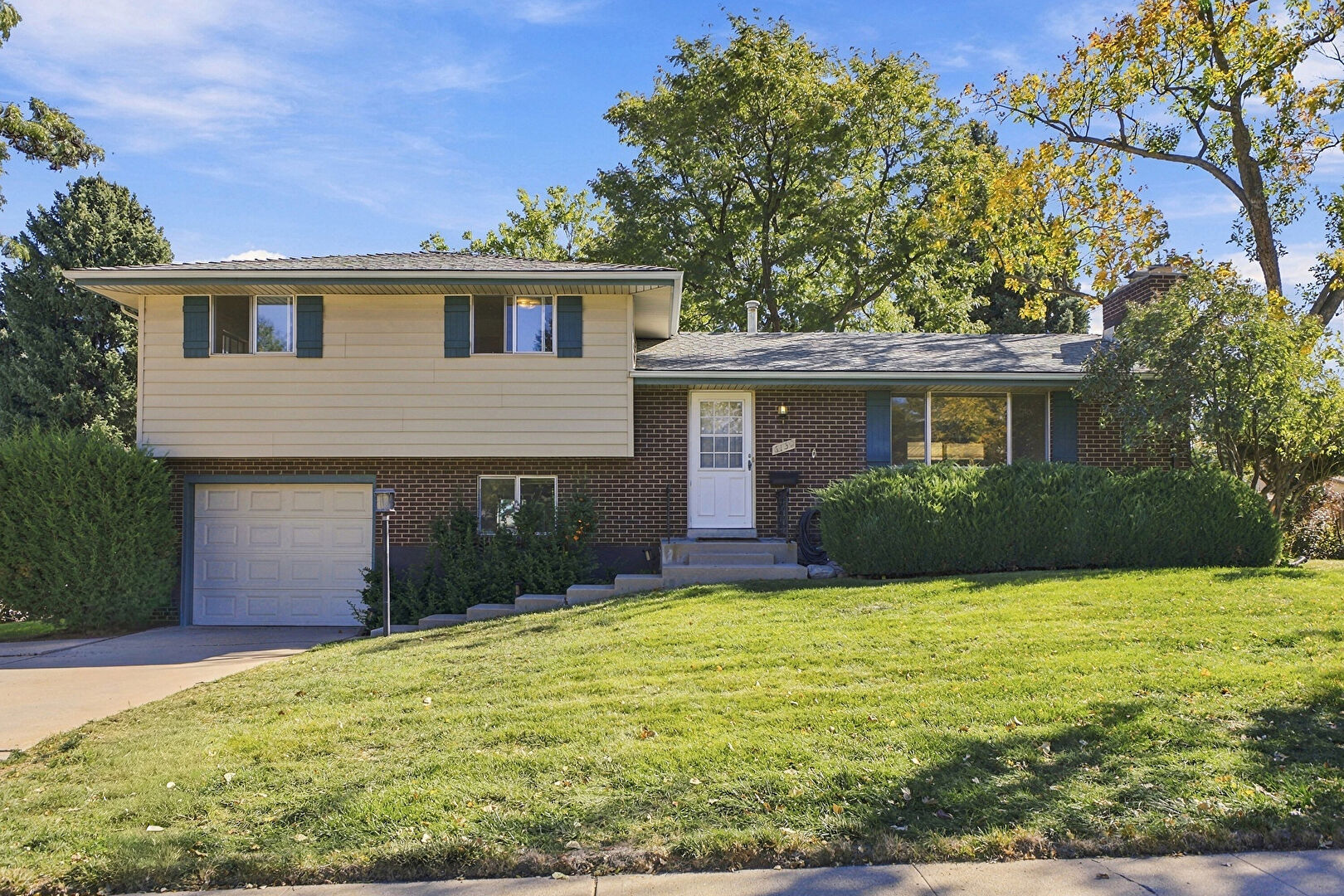 Front at 6130 South Steele Street, Centennial, CO 80121, listed by Phil Gibson