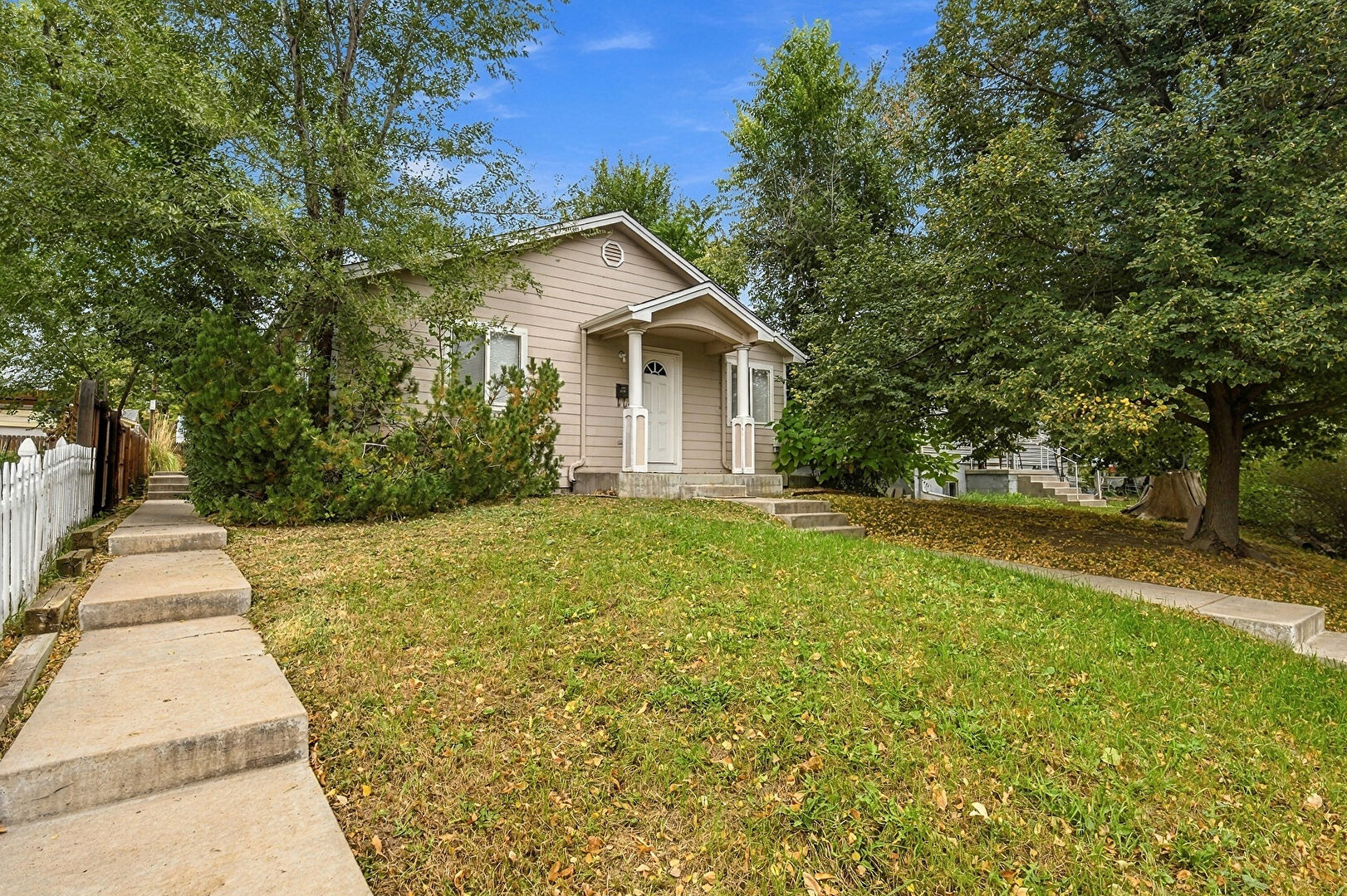 Front at 4728 South Lincoln Street, Englewood, CO 80113, listed by Kristine Heller