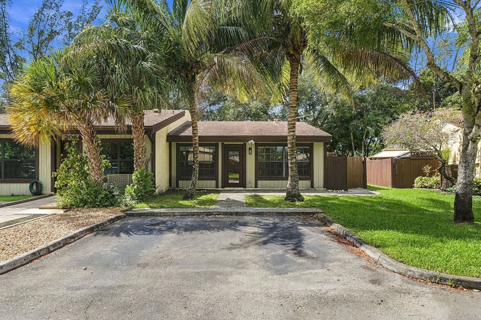 Foyer at 2070 Sweetgum Avenue, Pembroke Pines, FL 33026, listed by Maryetta Stewart