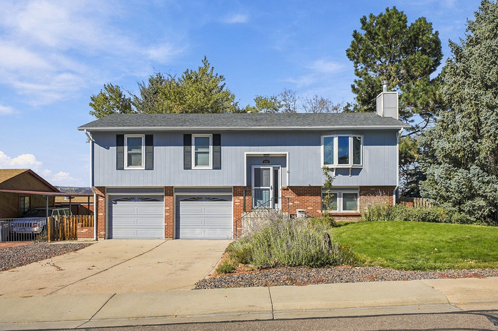 Front at 979 Oakwood Drive, Castle Rock, CO 80104, listed by Jennifer Steinert