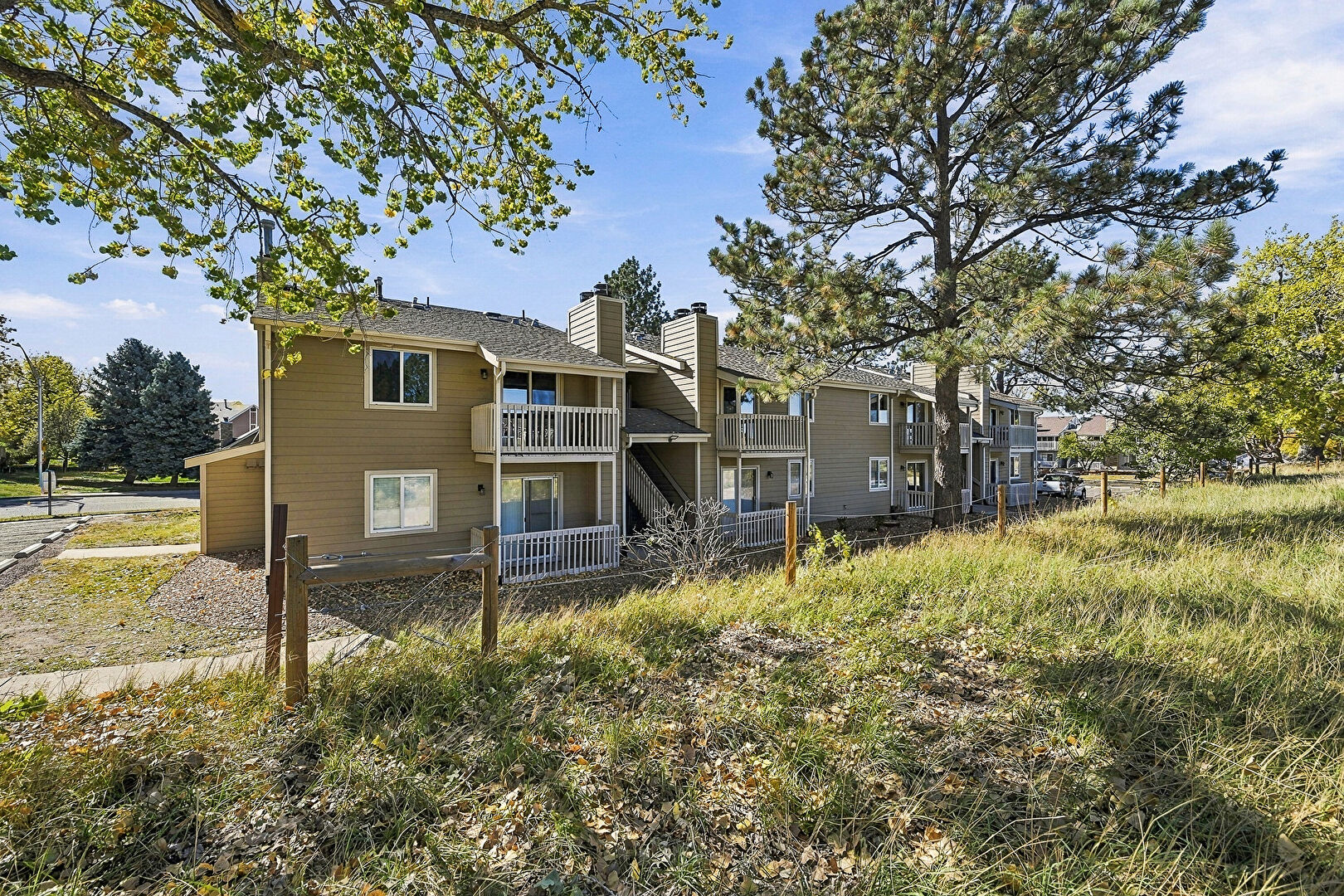 Front at 1960 South Xanadu Way unit #204, Aurora, CO 80014, listed by Luz Daniels
