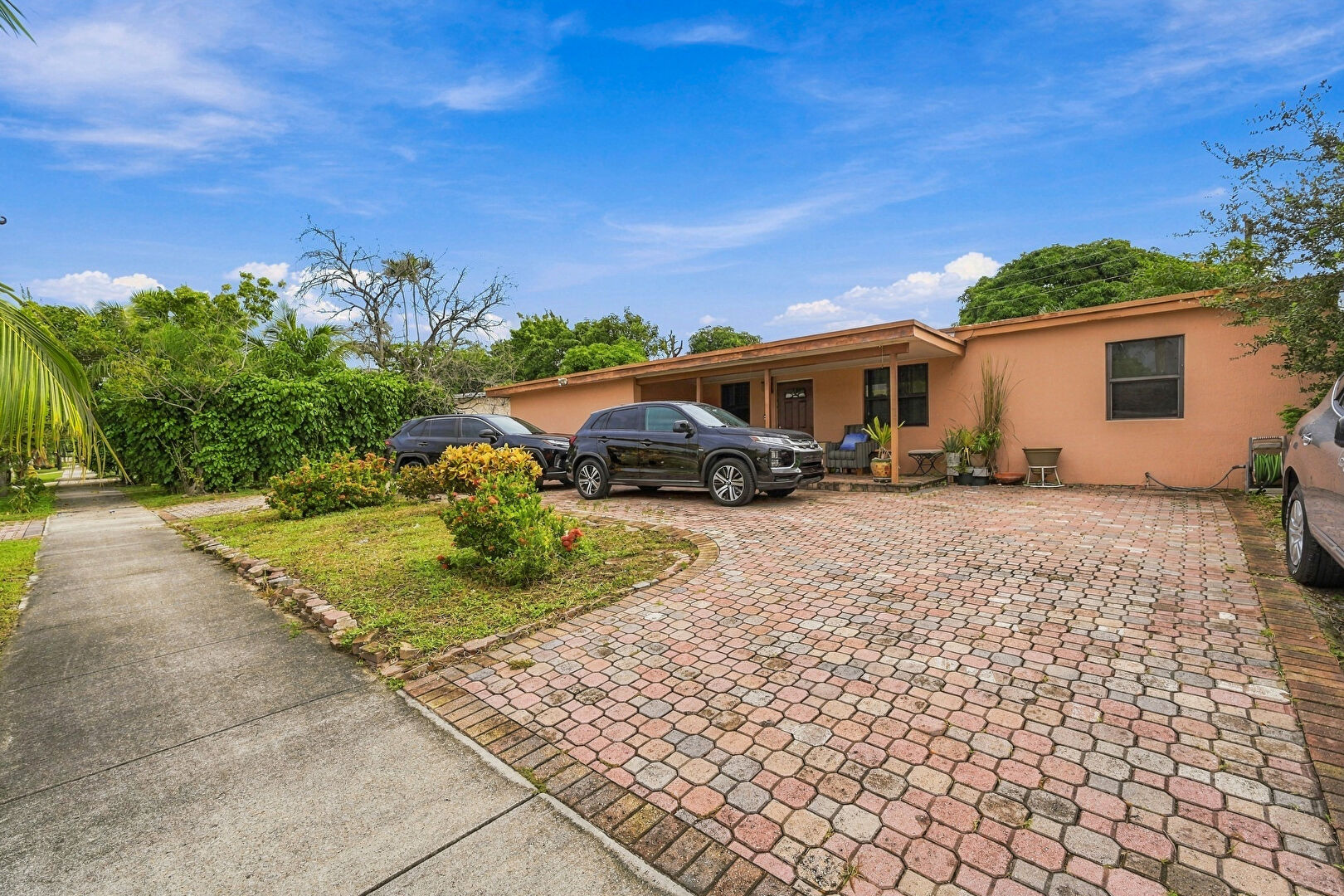 Front at 4972 Northeast 14th Avenue, Pompano Beach, FL 33064, listed by Larry Mastropieri